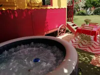 Roulotte La Pitchoune Hotels in Tarascon