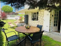 Ground Floor Flat with Garden -  Furnished Holiday Home- All Comforts - Wifi
