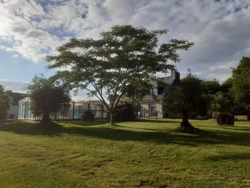 Beautiful Breton house with swimming pool Hotels in Pluvigner