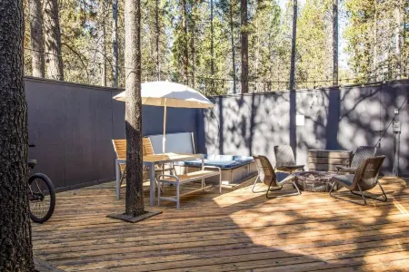 Private Hot Tub and Bikes! Great Location!