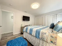 Charming Ground Level Resort Style 3unit condo unit B a few steps from the beach