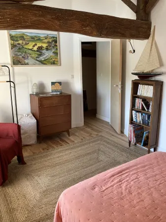 large charming house & garden, secured pool, 5 bedrooms, Niort countryside (79) Отели в г. Дё-Севр