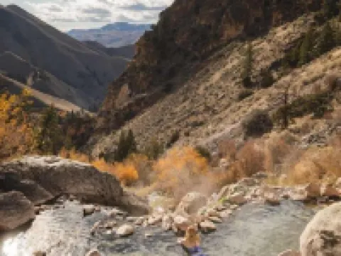 Salmon Riverfront HomeClose to Salmon and Challis.  Fishing from back yard. Hotels in Lemhi County