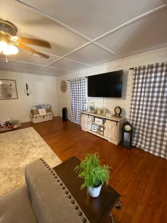 Cozy 1930's cottage WALKING distance to Old Town Tomball