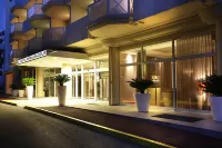 AC Hotel by Marriott Ambassadeur Antibes - Juan Les Pins Hotel dekat Antibes-Juan les Pins Train Station