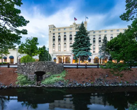 Doubletree by Hilton Nashua Hotels in Nashua