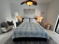 Beautiful Home with Sauna & Heated Pool-Spa, 5min from Beaches, close to Airport