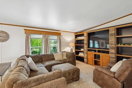 1 mile to Strasburg RR+King Bed