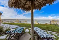 Paradise HomeSpacious 5-Bedroom House Sleeping 14,Heated Pool in Lovely Bacliff