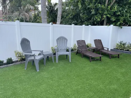 Hot Spa - Super Clean - 8 M Drive to Beach, Restaurants, Nightlife