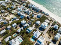 Private Pool Sleeps 18. 2Min Walk to Beach. Free Beach Set Ups Plenty of Beach!