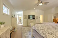 Newly Renovated Mtn Home w/ views, backyard oasis, 2 grills, near dwtn & Pools