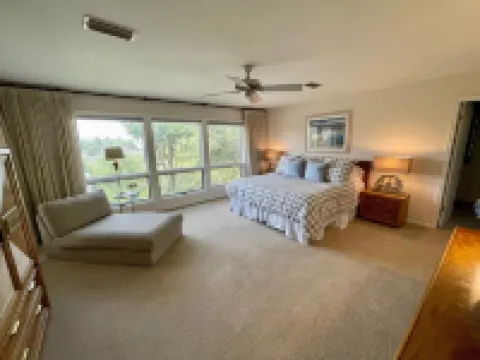 Beautiful remodeled lake view home, Modified new rates for fall.
