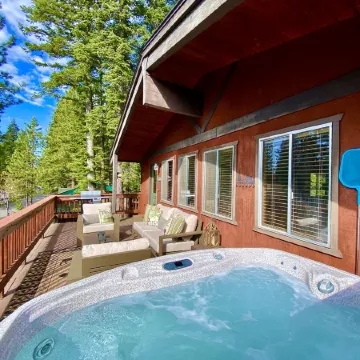 Private Beach Park,  Sauna,  Hot Tub,  Dog & Family Friendly