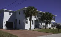 Spring Availability! 2 Bedroom 2 Bath Home- Steps to the beach Hotel in zona Marine Discovery Center