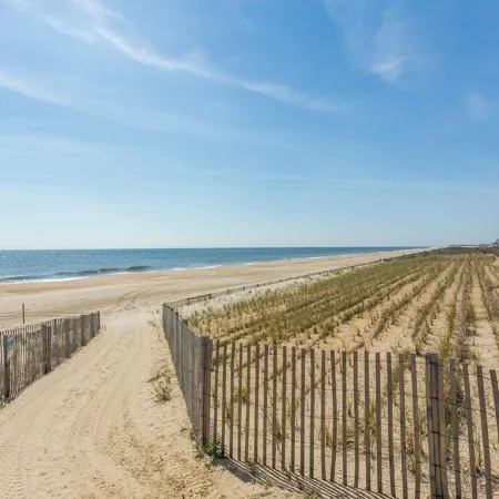 Imagine Staying at This Quiet Water Front Beach Cottage - Family + Bikes, Canoe