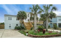Bunny and Boo's Beach Bungalow - Outside Paradise, Large Decks, BBQ, and Games!