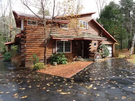 PET-FRIENDLY - Adirondack Retreat w/ Private Sandy Beach Close To Season Events