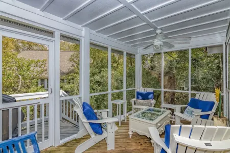 Bald Head Island Family Retreat with private pool, BHI & Shoals!