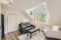 Downtown Boulder Guest House for 2 guests