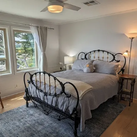 Sparkling Clean, Private & Quiet! Amazing Ocean Views [5]