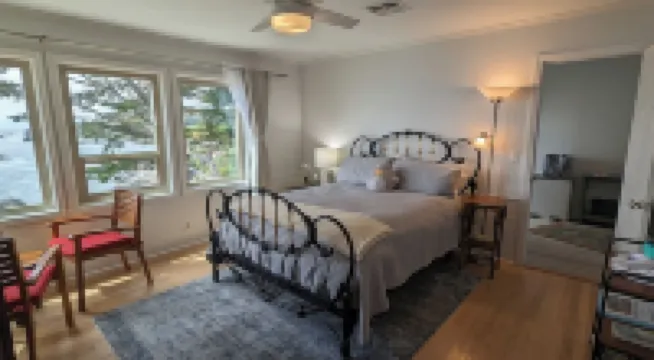 Sparkling Clean, Private & Quiet! Amazing Ocean Views [5]