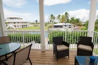 Stunning & Welcoming Pool Home on Canal