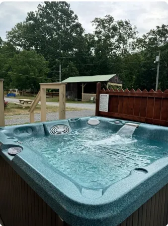 Charming 3-Bedroom 5 Bed Hottub Cabin WiFi in Scenic Seneca Rocks West Virginia
