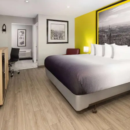 Super 8 by Wyndham Hazleton