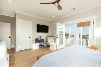 Great Fall/Winter Rates/Rooftop/Pool/Luxury/3 Minute to Beach/Near Sullivan's