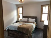 "New Home" Idyllic  Mt Views ,Pond & Horse farm views 2 min to Town