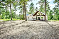 Romantic, Broken Bow farmhouse cabin🌲HOT TUB🌲Huge swaying pines 🌲King bed - Romantic