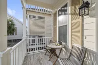 Sale! 5Star Reviews Luxury2 Bedroom House Pool, Steps from Ocean/Beach, Sleeps 4