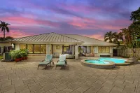 144' New River Dock DT! Sailfish Pool, Hot Tub, Pontoon & Fire Lounge Luxury!
