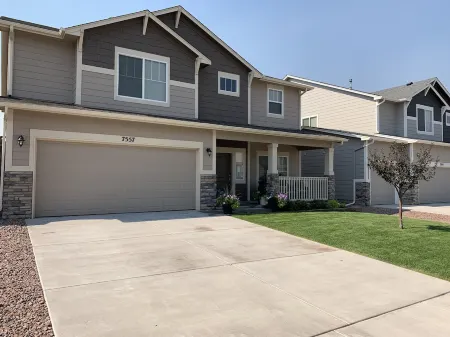 Beautiful Spacious Contemporary Craftsman Style Home