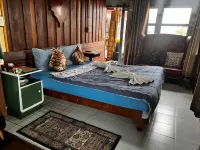 Glorilla Amphawa Riverside Hotels in Bang Chang