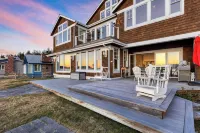Waterfront 4BDR w Deck Stunning Views Fire Pit Cedar Street by AvantStay