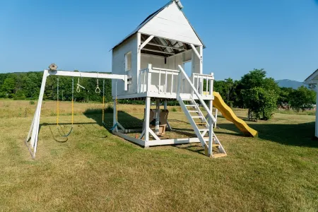 NEW! Farmhouse- Backyard of Shenandoah Nat'l Park