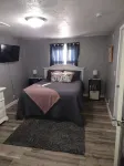 1 bed1 bath house, less than 1mile to Union Hospital