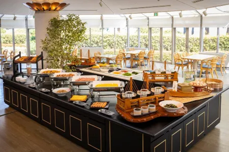 Okura Hotel Marugame Отели в г. Утадзу