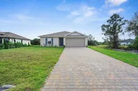 Entire New House with Office Space-WiFi, Near JetBlue Park & RSW Airport!