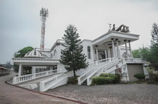 RedDoorz Premium @ Jalan Pal 10 Jambi Hotels in Kota Baru