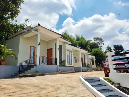 Moya Villa Отели в г. Cijeruk