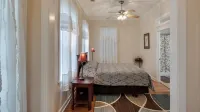 Savannah Historic District - Spacious & Affordable 3 BR near Forsyth Park