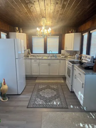 Warm and Welcoming 3-Bedroom  2 Bath House near Brownwood Town Square. 2 miles