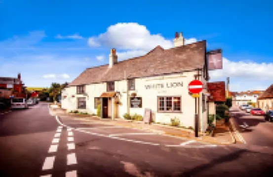 The White Lion Hotel di 