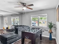 Charming & Centrally Located, mins. from DFW, 6 Flags & ATT Stadium