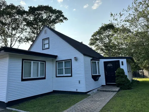 Modern Vacation home. Close to The Hamptons