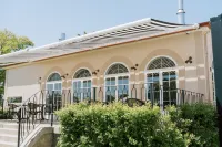 Le Mas Barossa Hotels in Kingsford