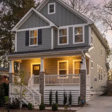 Stylish Durham Getaway Near Duke / DT - Fun Backyard